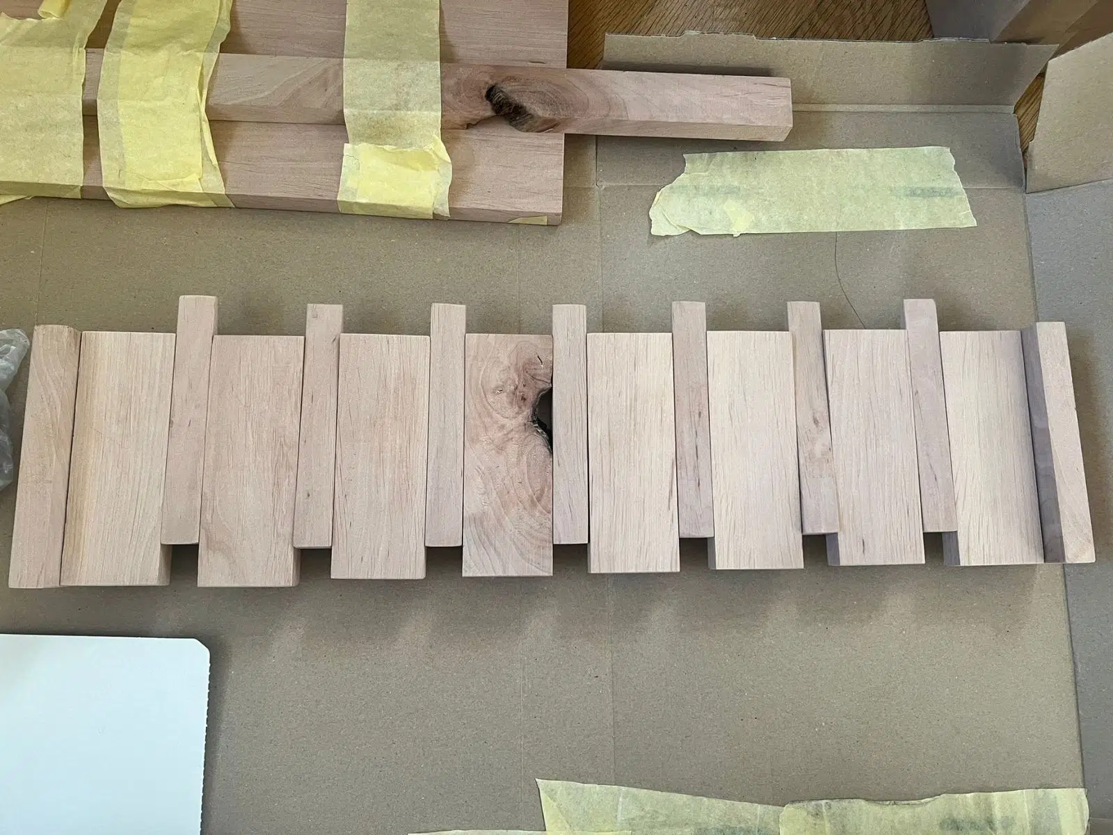Piano Gaderobe aus Erle 3