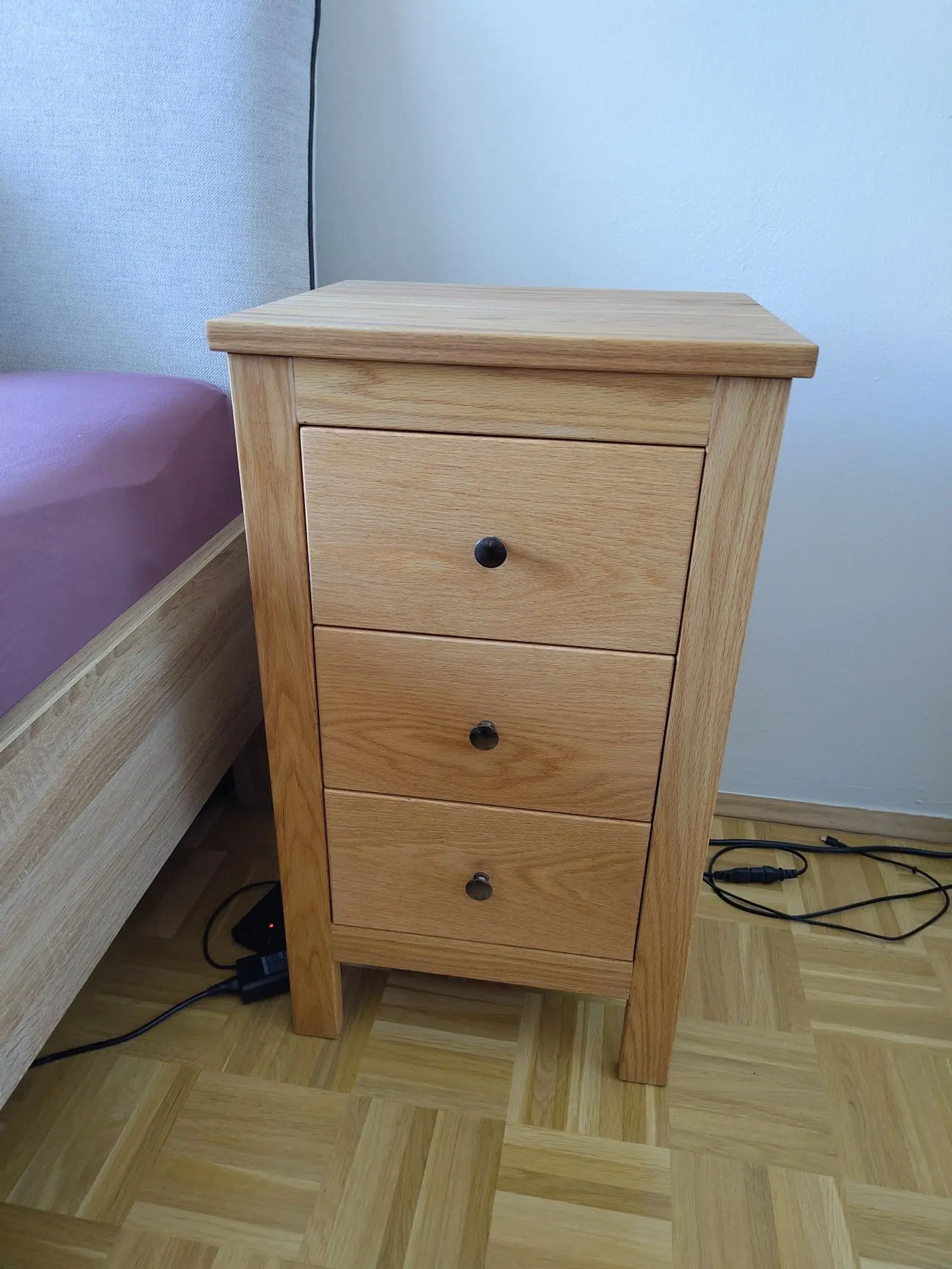 Nachttisch aus Roteiche 1